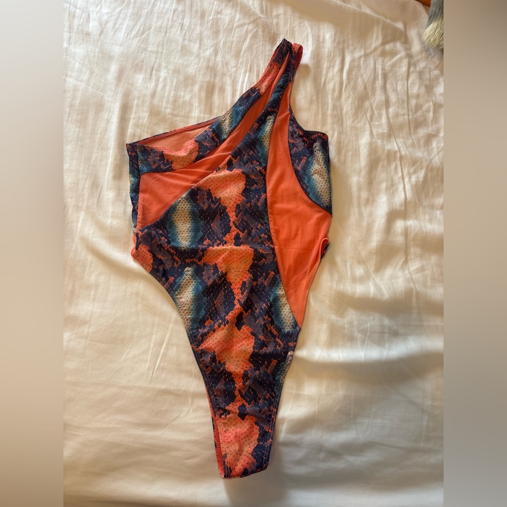 One shoulder snake pattern bathing suit.